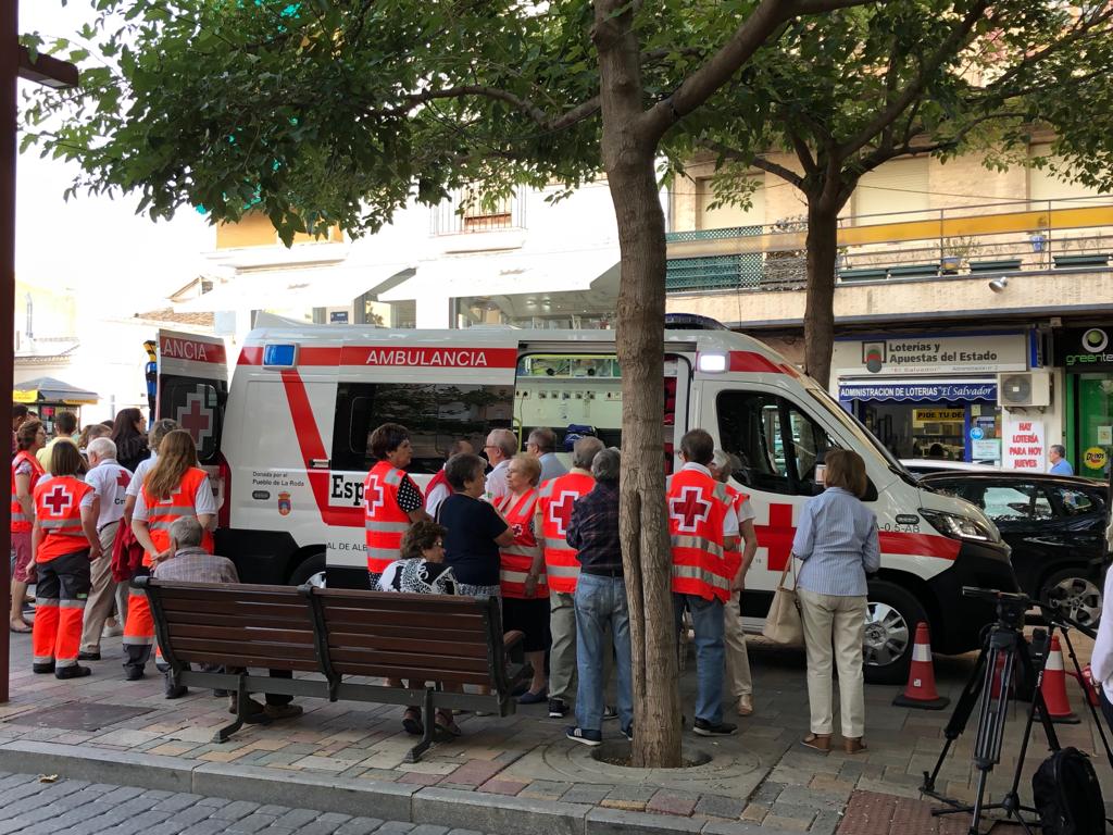 Pinturas Macy colabora con la adquisición de una nueva ambulancia de Cruz Roja